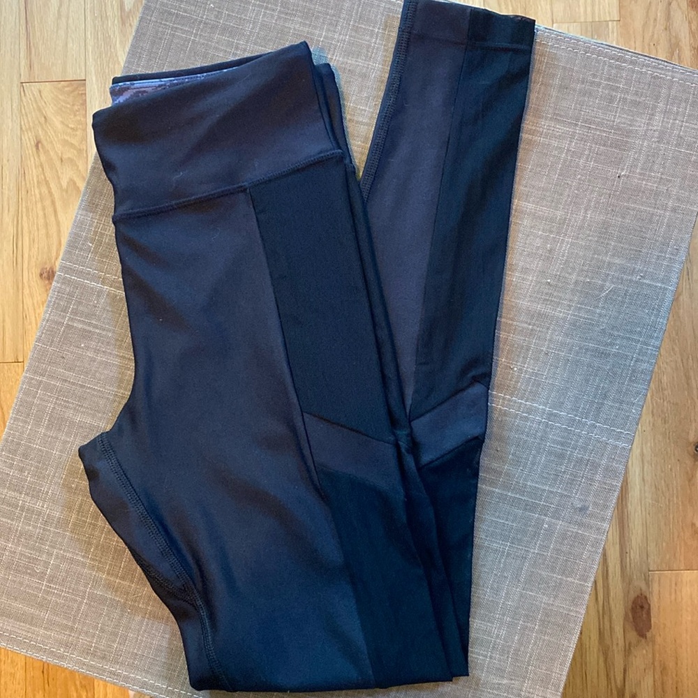 Maaji activewear black leggings mesh sides size small like new